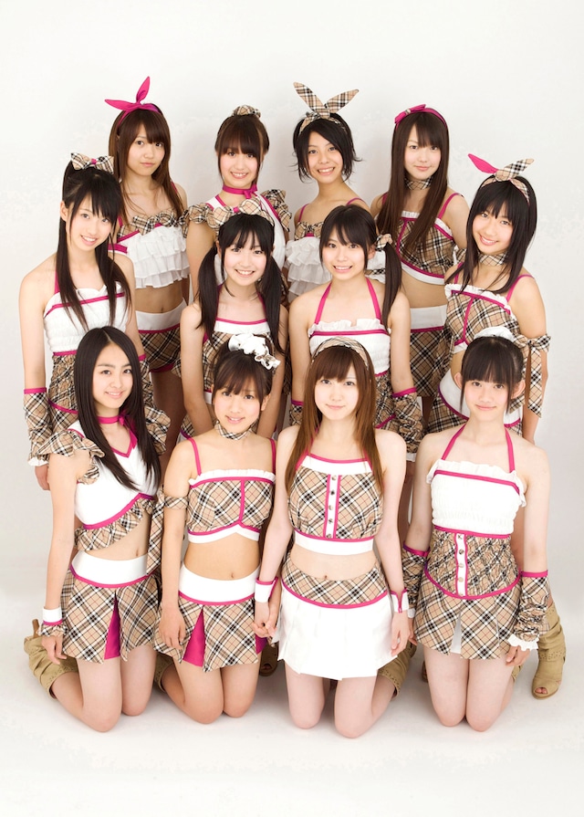 SUPER☆GiRLSは12月22日にファーストアルバム「超絶少女」をリリース。