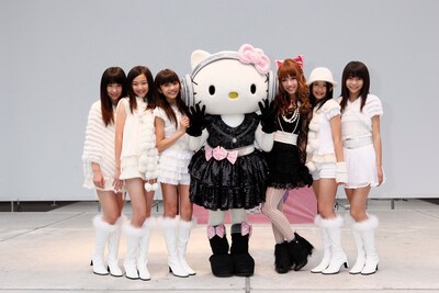 ラゾーナ川崎に登場したDJハローキティとくみっきー、東京女子流。