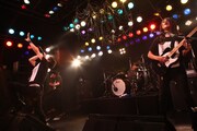 この日のライブの模様はUstreamで生中継され、世界中のファンがリアルタイムで4人のパフォーマンスを楽しんだ(写真:平沼久奈)。