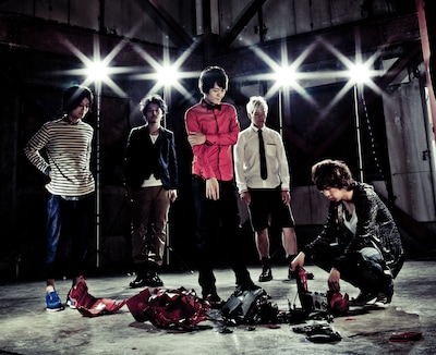 serial TV drama（写真）は今後もこのカバー曲に関する企画を展開予定。