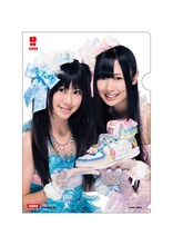 SKE48オリジナルクリアファイル（絵柄は若林倫香、高柳明音）。(C)SKE48