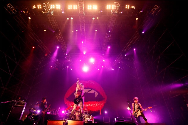 写真はワールドツアー上海公演の模様（撮影：岡田貴之）。