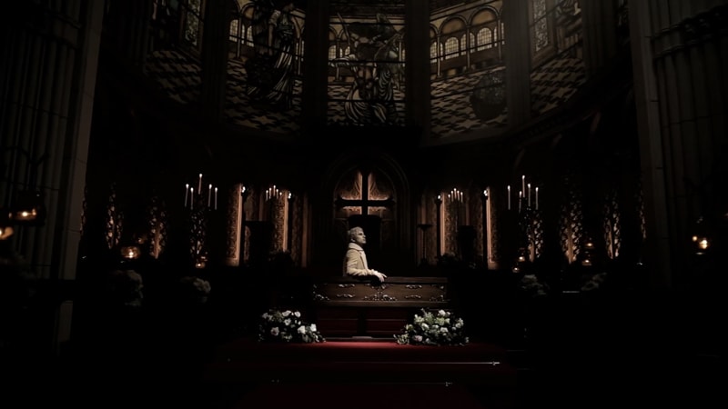 棺おけからむっくりと起き上がる平井堅。