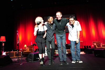 アンコール後にはメンバー全員で肩を組んで挨拶。