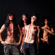 アルバム「NEW ME」ジャケット。この作品は石井モタコ（オシリペンペンズ）、DODDODO、森雄大（neco眠る）により設立されたレーベル、こんがりおんがくの第1弾アイテムとしてリリースされた。