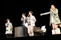 ファンミーティングにはサプライズゲストとして山田花子（写真左）、進行役として東貴博（写真左から2番目）も登場した。