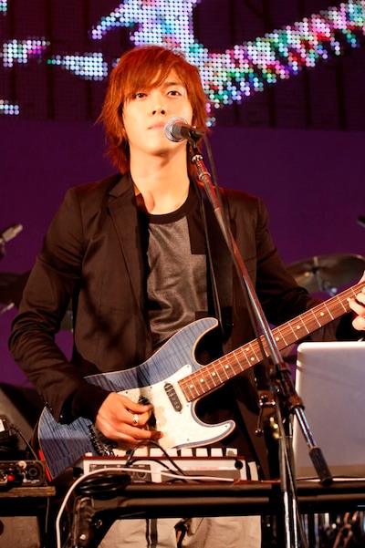 ジョン・ヨンファ（Vo, G）