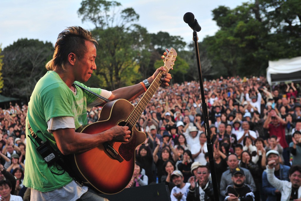 宮崎の空に熱い歌声を響かせた長渕剛。