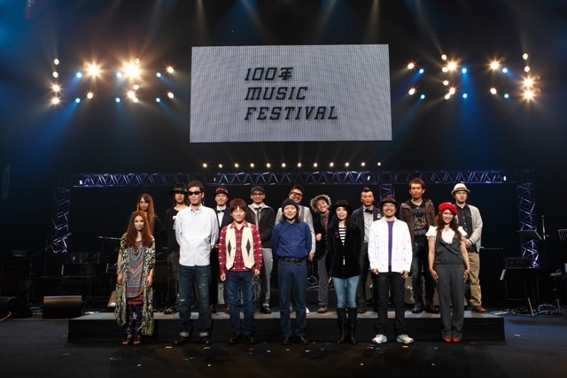 31日の出演アーティスト全9組による集合写真。