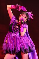 魔女に扮したリーダー和田彩花は「とってもアウェイなステージだったんですけれど、みなさんが振り付けとかを一緒にやってくれたのですごくうれしかったです！」とコメント。