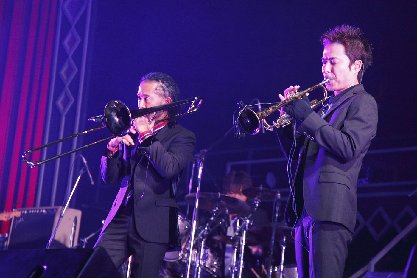 北原雅彦（写真左/Tb）、NARGO（写真右/Tp）