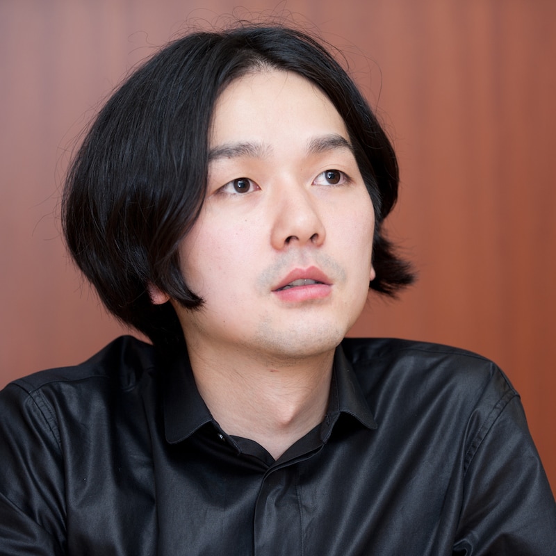 新作「equal」についてもアニメについても、同じ熱量で語るagraphこと牛尾憲輔。