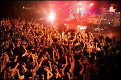 バンド史上最長ツアーを敢行中のASIAN KUNG-FU GENERATION。サポートキーボードとして金澤ダイスケ（フジファブリック）も参加している。