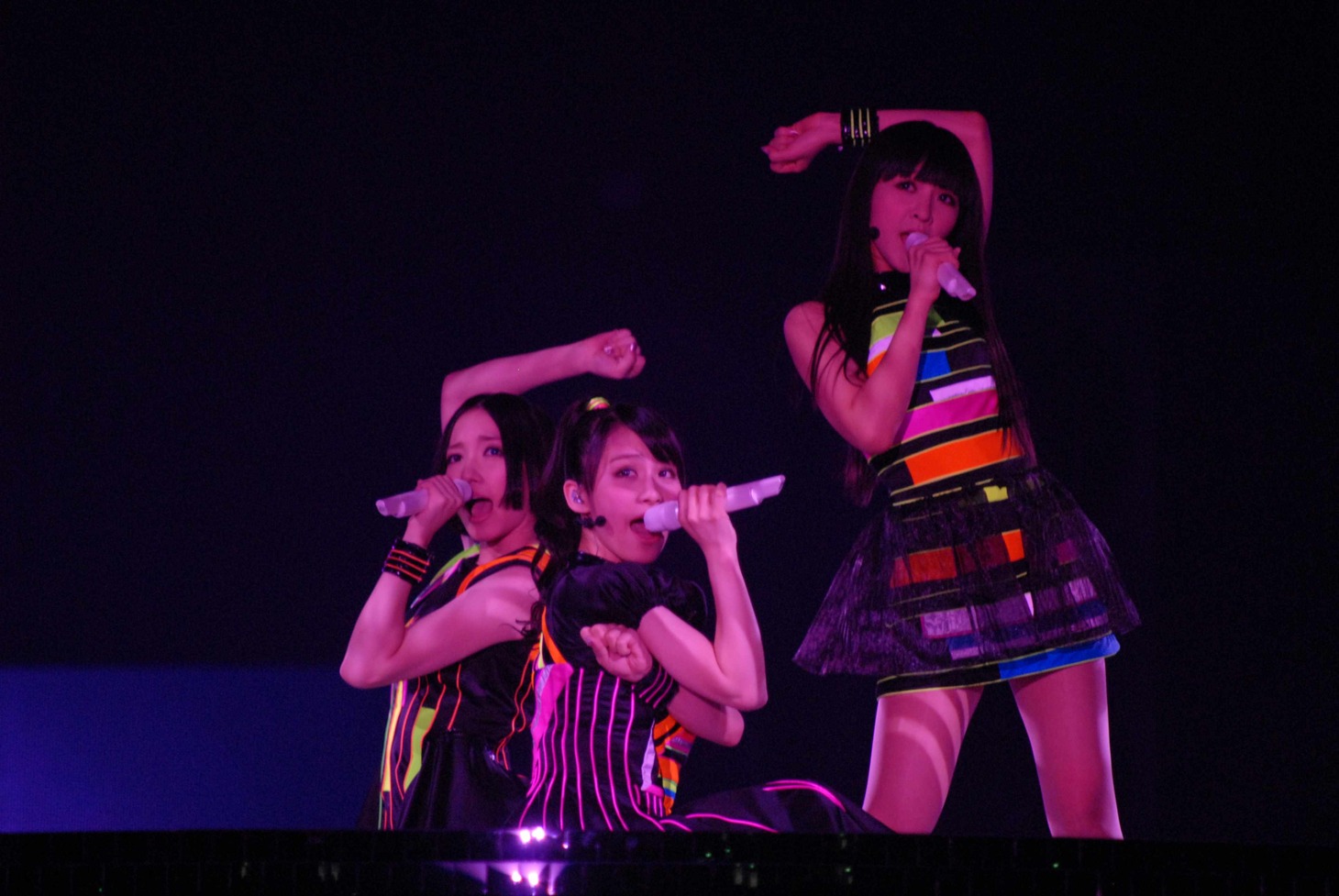 今週の人気の画像2位は「Perfume東京ドーム公演速報！アジア音楽祭にも出演決定」より、Perfume。