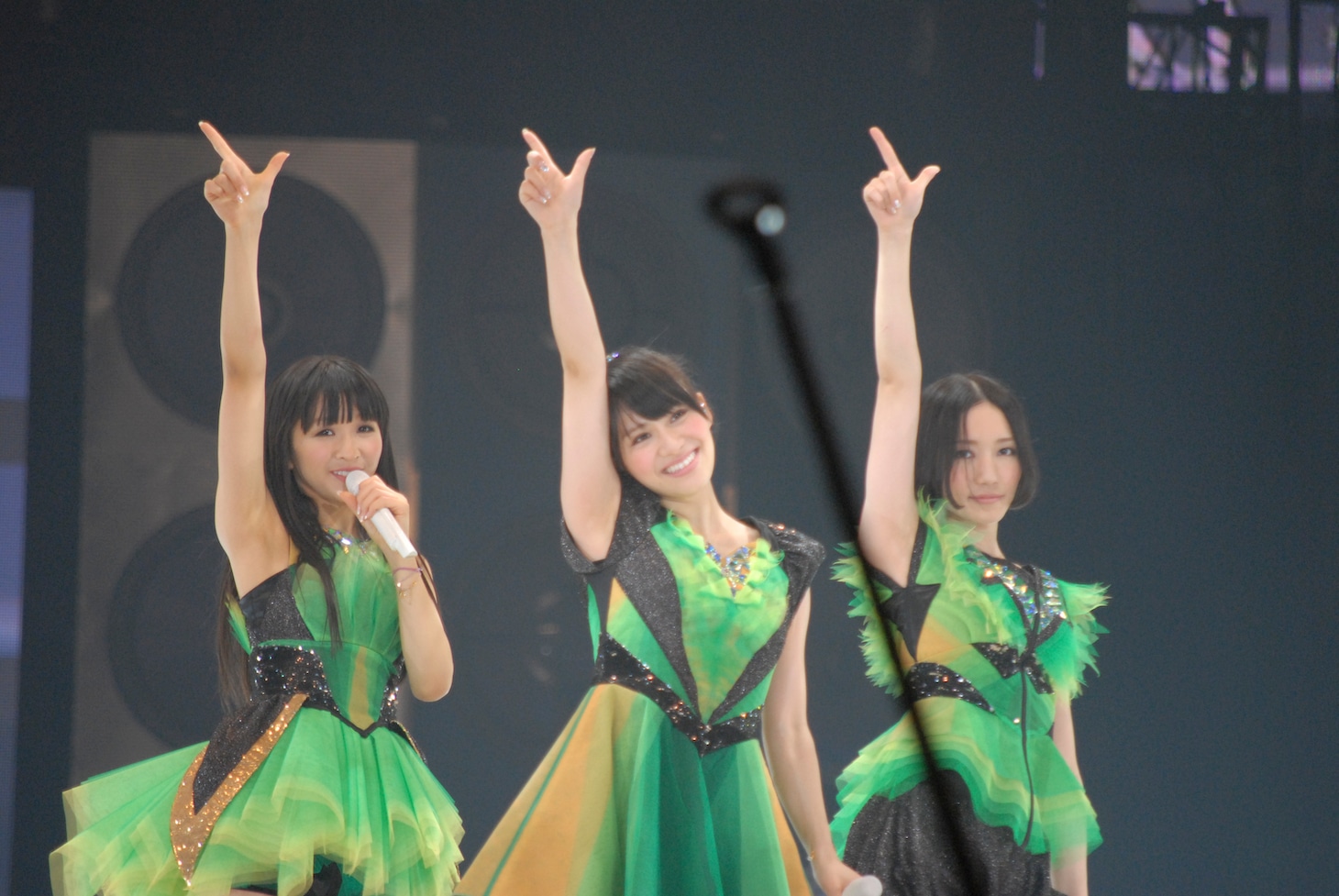 今週の人気の画像1位は「Perfume東京ドーム公演速報！アジア音楽祭にも出演決定」より、Perfume。