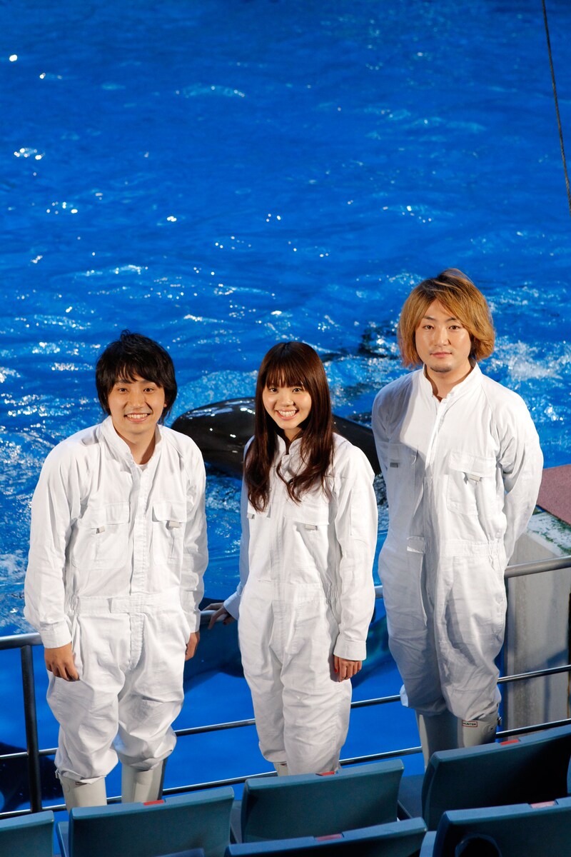 3人はこの日のショーのために朝からイルカとのリハーサルを繰り返したとのこと。