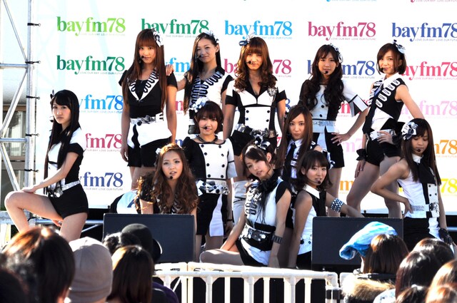 「GAGAGA」をパフォーマンスするSDN48。