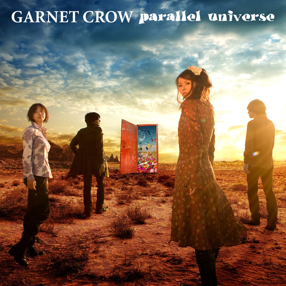 写真はアルバム「parallel universe」初回限定盤ジャケット。