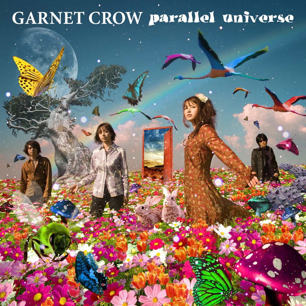 写真はアルバム「parallel universe」通常盤ジャケット。インタビューではこのデザインの意図も語られている。