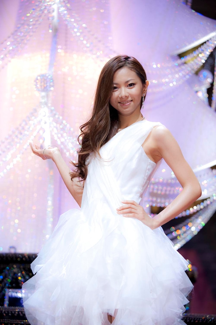 おしゃれしすぎ 倉木麻衣が純白ドレスでツリー点灯 音楽ナタリー