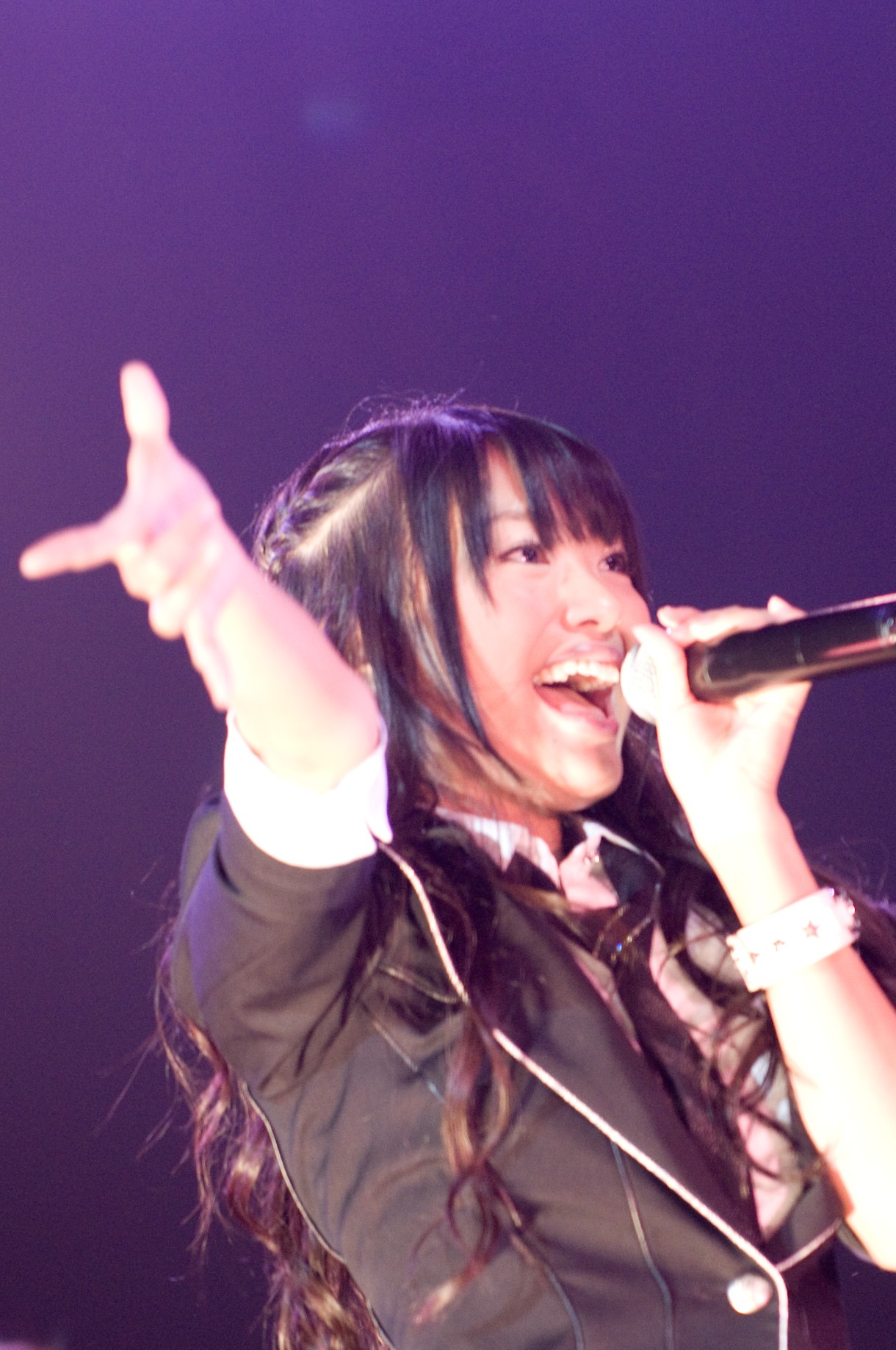 北原里英