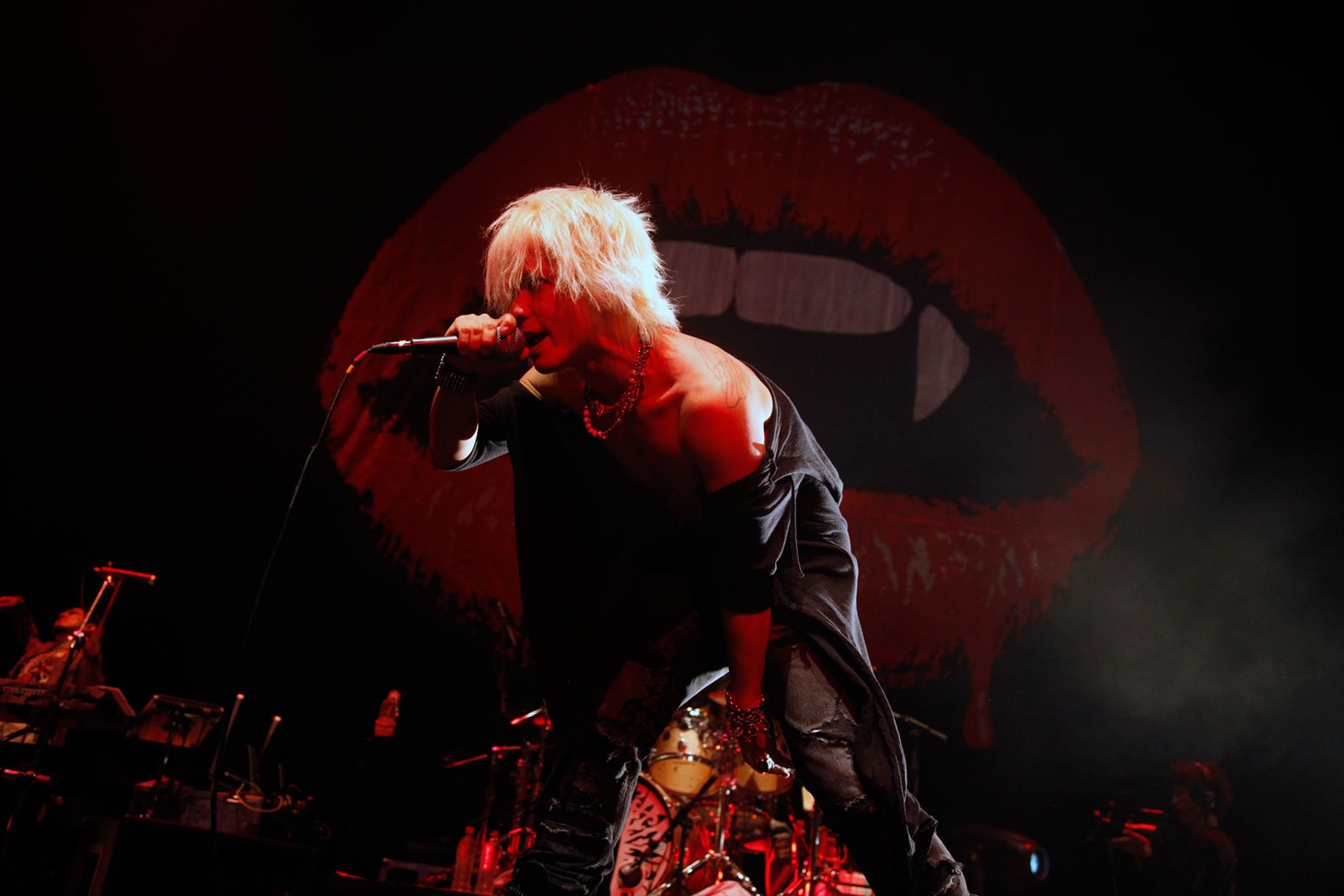 圧倒的なパフォーマンスで現地ファンを魅せたHYDE。