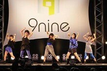 新編成となってから初のステージで「Cross Over」を披露する9nine。