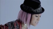 JASMINEが出演する「Play You.」CMのワンシーン。