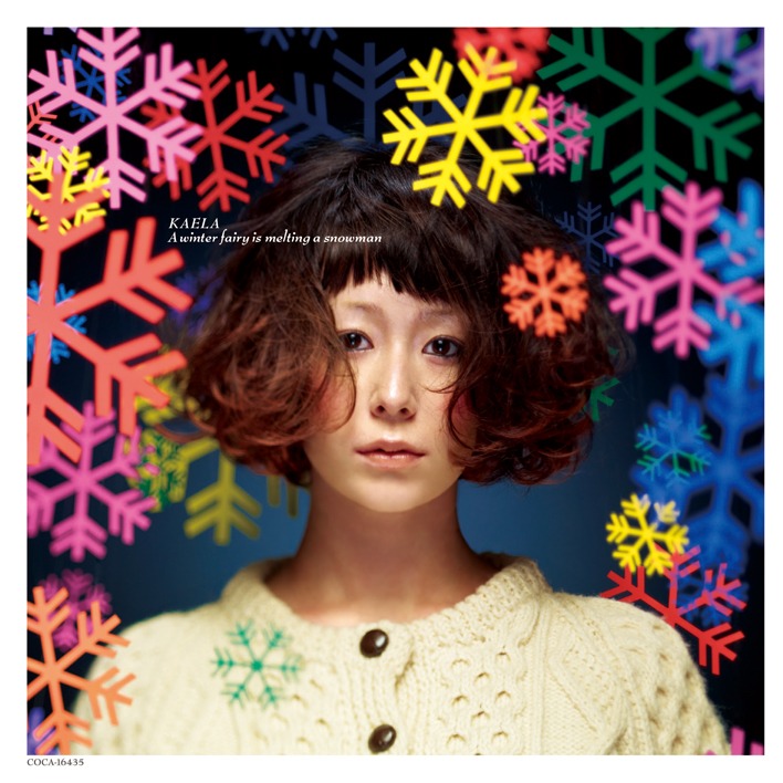 写真は「A winter fairy is melting a snowman」ジャケット。表題曲のサビでは“妖精が雪だるまを溶かしている”という意味のタイトルフレーズが繰り返される。