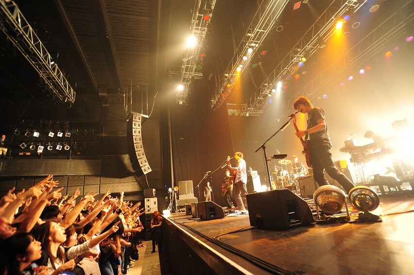 今夜生中継アジカンAXライブは7チャンネル同時配信 - 音楽ナタリー