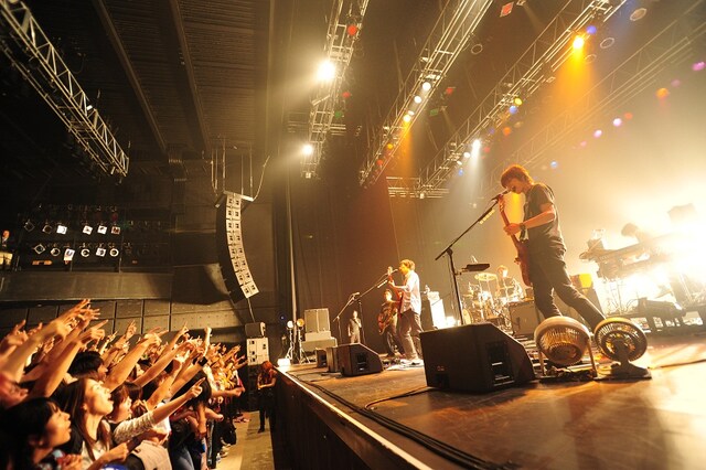 写真は昨日のSHIBUYA-AX公演の模様。