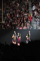 今週の人気の画像8位は、「興奮の連続！Perfumeが東京ドームで360°対応ダンスショー」より、Perfume。