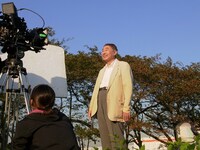 写真は「父親」のビデオクリップ撮影風景。