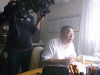 ビデオクリップにはイラストを描く蛭子の姿も登場。