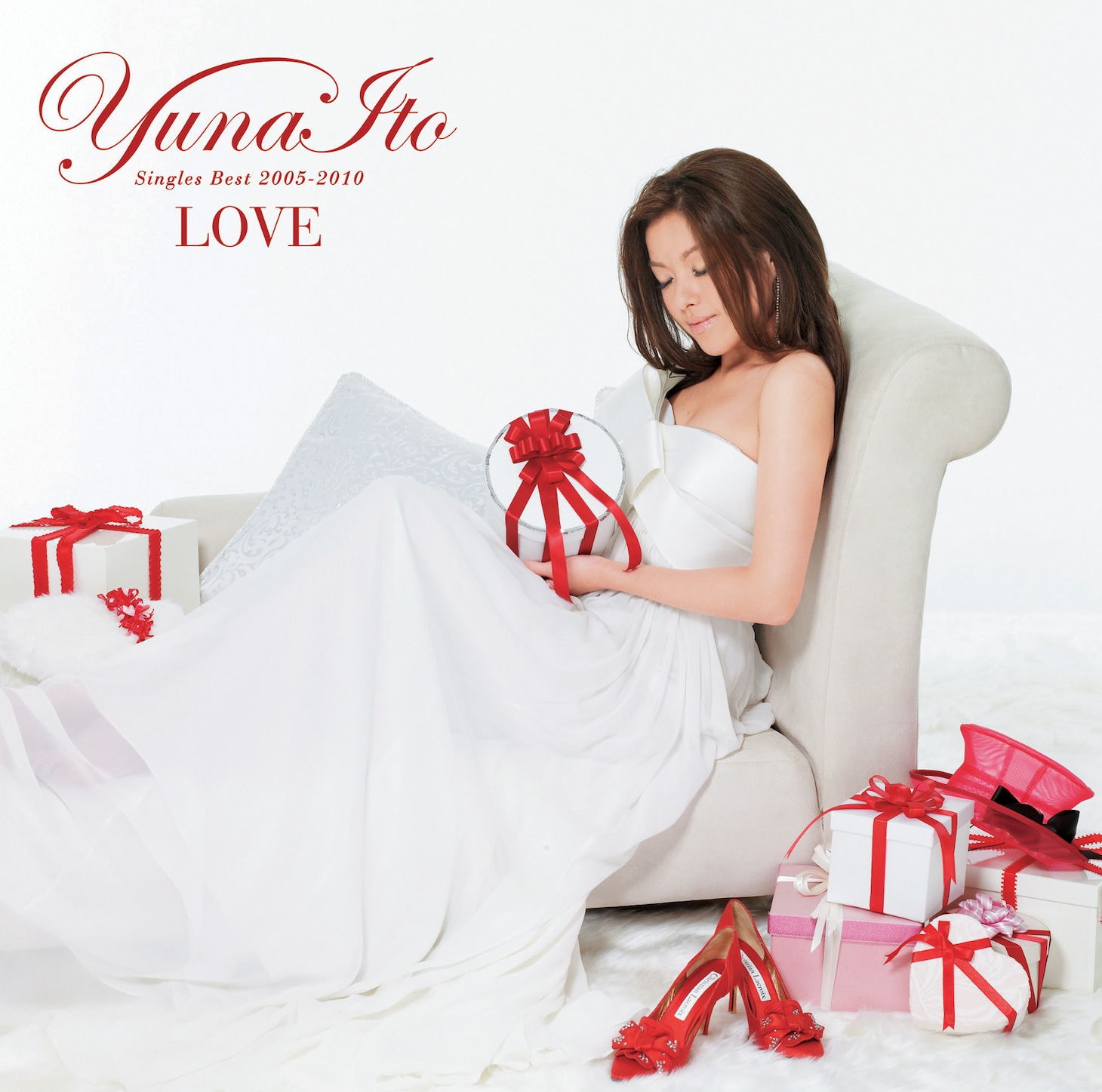 「LOVE ～Singles Best 2005-2010～」初回限定盤2DISC仕様ジャケット。