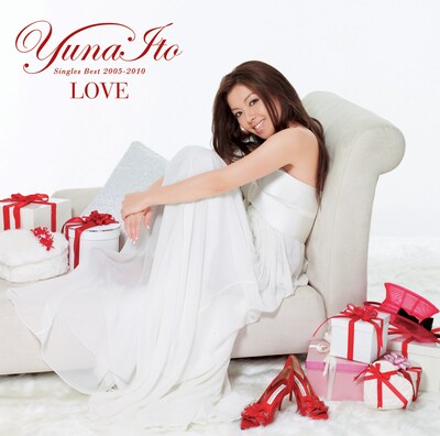 「LOVE ～Singles Best 2005-2010～」初回限定盤CD+DVD仕様ジャケット。