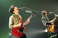 後藤正文（写真左）、喜多建介（写真右）（Photo by TEPPEI）