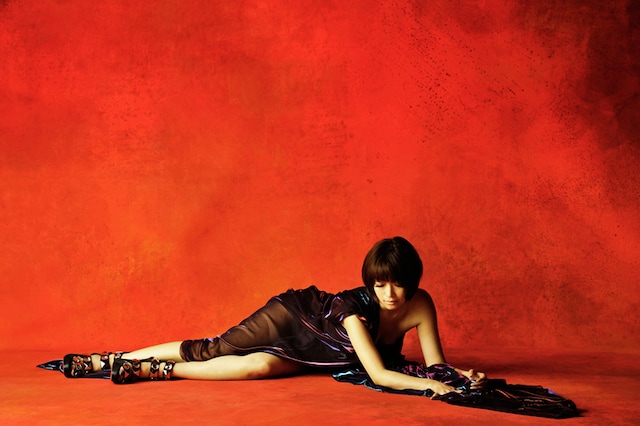 「おれびる。」中心人物の畑亜貴は最新ソロシングル「万能に滾る如何様」に続き、12月にニューシングル「断崖の己惚れ屋」を発表する。