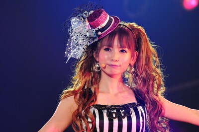 次から次へと衣装をチェンジしてファンを楽しませたしょこたん。「しょこたんブログ」ではさっそく2日間の模様が写真付きで紹介されている。