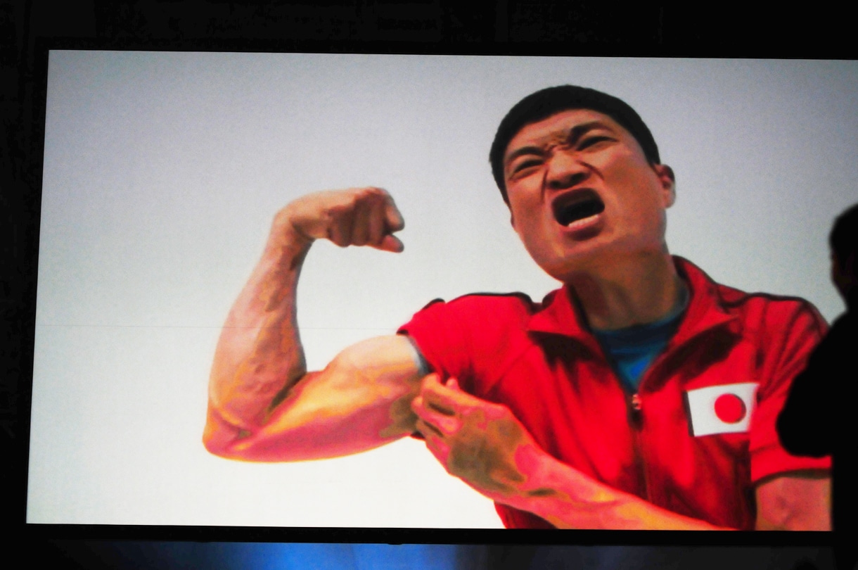 カッチカチの筋肉を巨大スクリーンで披露し、観客をゾックゾクさせたザブングル加藤。