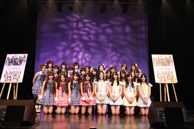 「KYORAKU presents AKB48 SKE48 LIVE in ASIA」フォトセッションより。(C)AKS/PYTHAGORAS PROMOTION