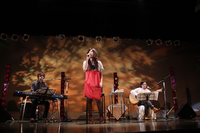 トークショーではお肌のお手入れ方法など、“女子会”ならではの話題も展開した。