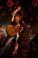 THEATRE BROOKの佐藤タイジ（撮影：YUKARI MORISHITA）