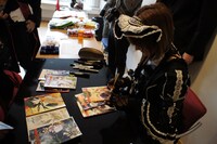 サイン会ではデンマークにもOTAKUがいることをその目で確認し、大満足のモモーイ。