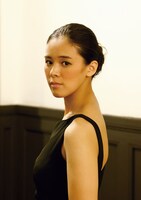 手嶌葵は12月上旬にCD付き朗読絵本「クリスマスものがたり」も発売する。