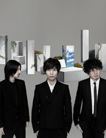 写真中央が中田裕二。