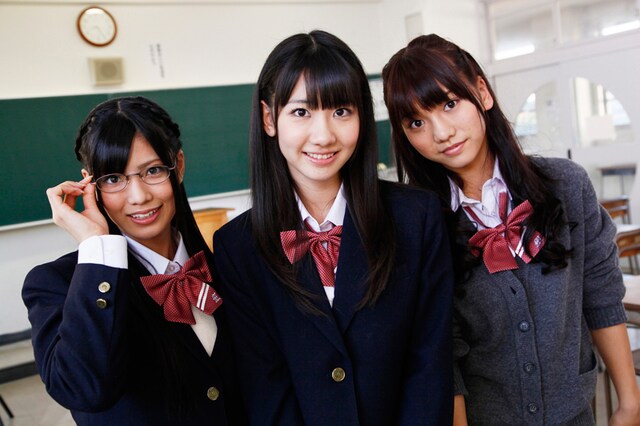 オリジナルドラマ「今日、恋をはじめます」より。写真左から倉持明日香、柏木由紀、高城亜樹。