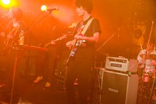 アンコールで競演するGRAPEVINEとホリエアツシ。（撮影：YUKARI MORISHITA）