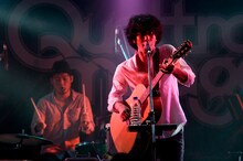 GRAPEVINE・田中和将（Vo, G / 写真右）、亀井亨（Dr / 写真左）（撮影：YUKARI MORISHITA）