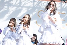 写真左から桑原みずき（チームS）、石田安奈（チームKII）、松井珠理奈（チームS）。